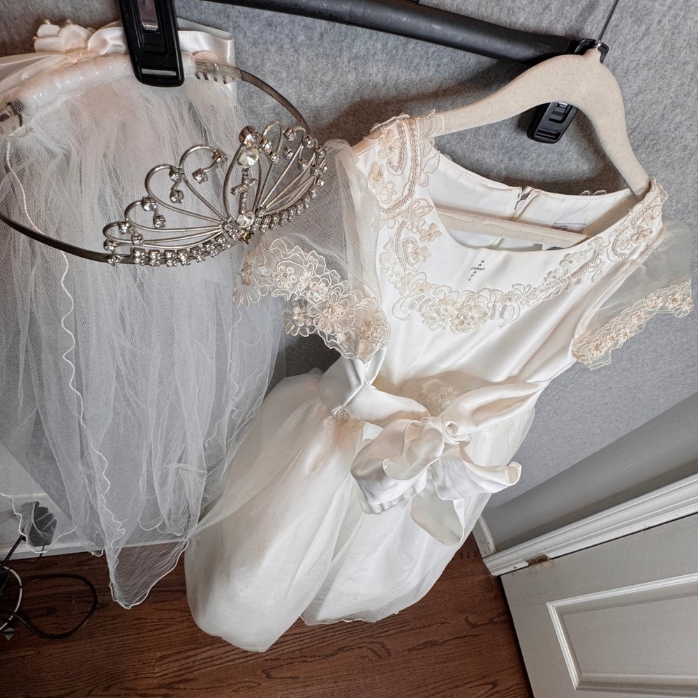 Vintage Corrine Girls White Gown Metal Tiara Layered Veil 8yrs Communion Baptism - Picture 2 of 9